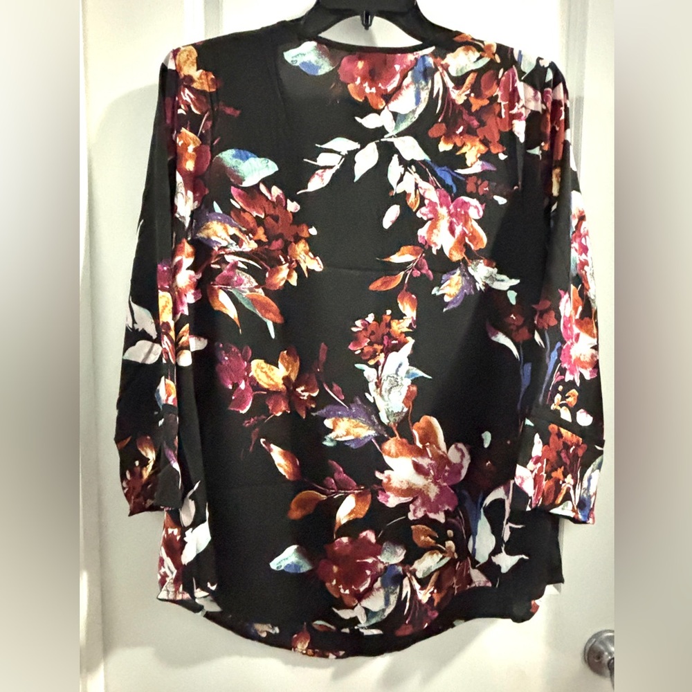 Avenue Black Floral Women's Blouse - Picture 2 of 3